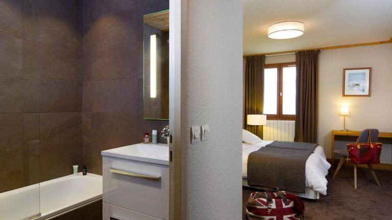 Hillary Hotel Les Menuires Экстерьер фото
